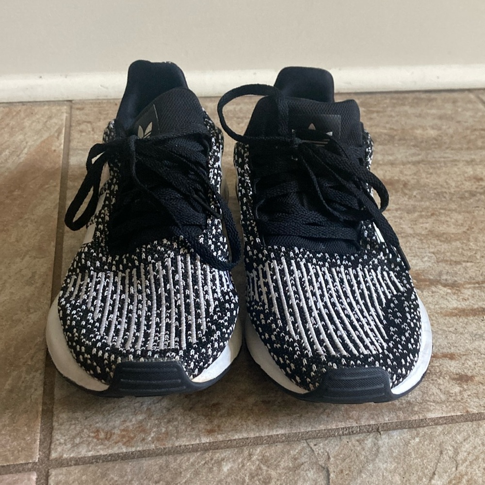 Preowned black white adidas shoes size 6 girls